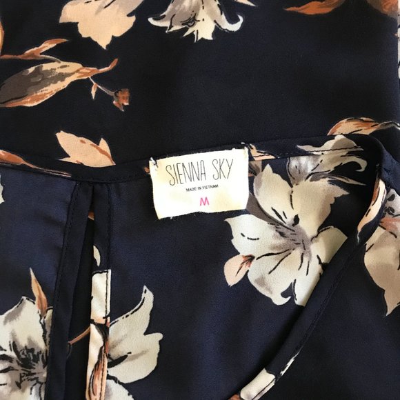 🍐Floral Blouse | Dark Navy | Medium - Picture 6 of 6